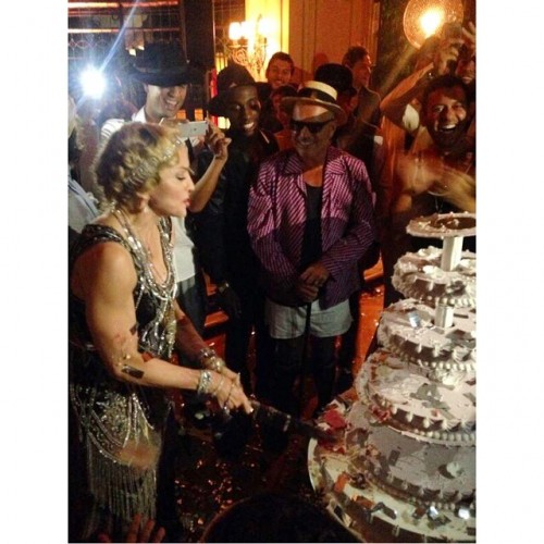 Madonna cuts her own birthday cake